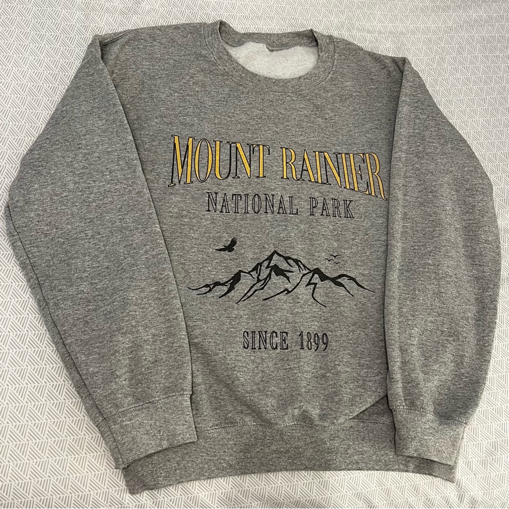 NWOT Mt Rainier Crewneck